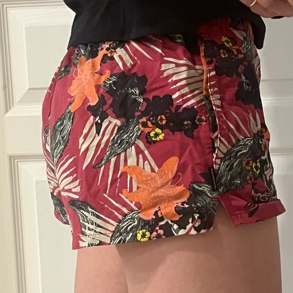 Patagonia barely baggies 2 1/2inch shorts - Picture 4 of 4